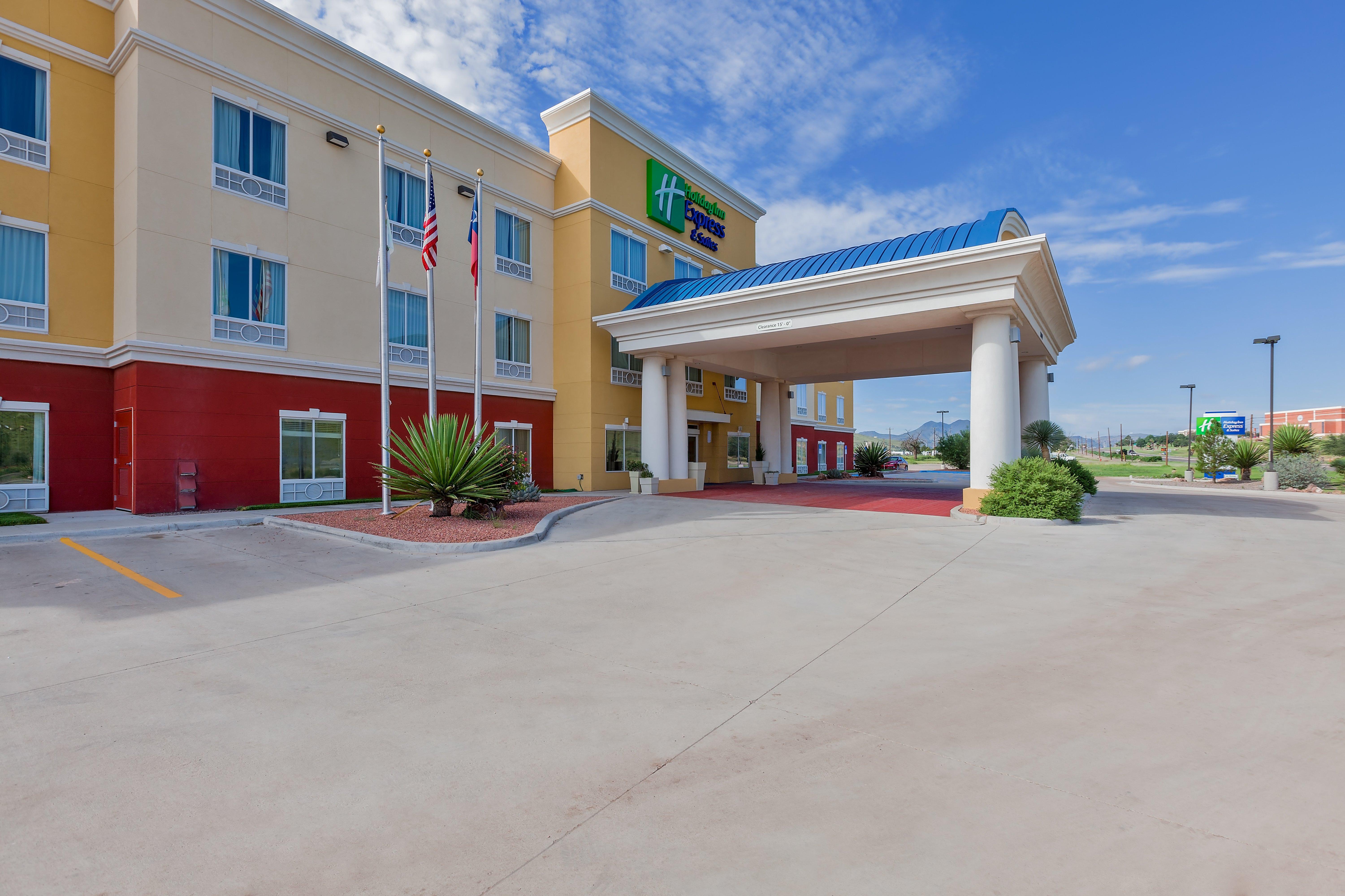 Holiday Inn Express And Suites Alpine By Ihg Exteriör bild