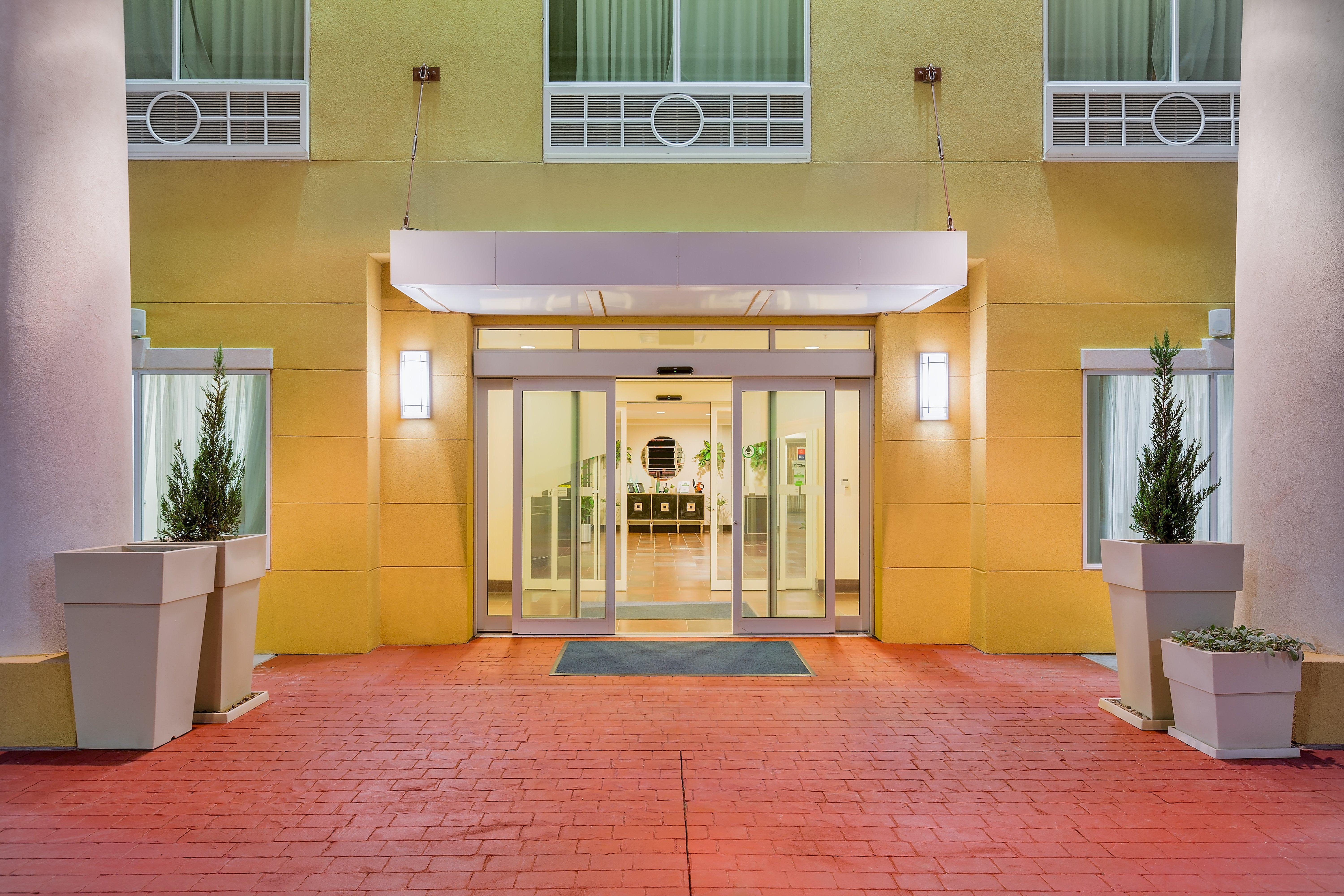 Holiday Inn Express And Suites Alpine By Ihg Exteriör bild
