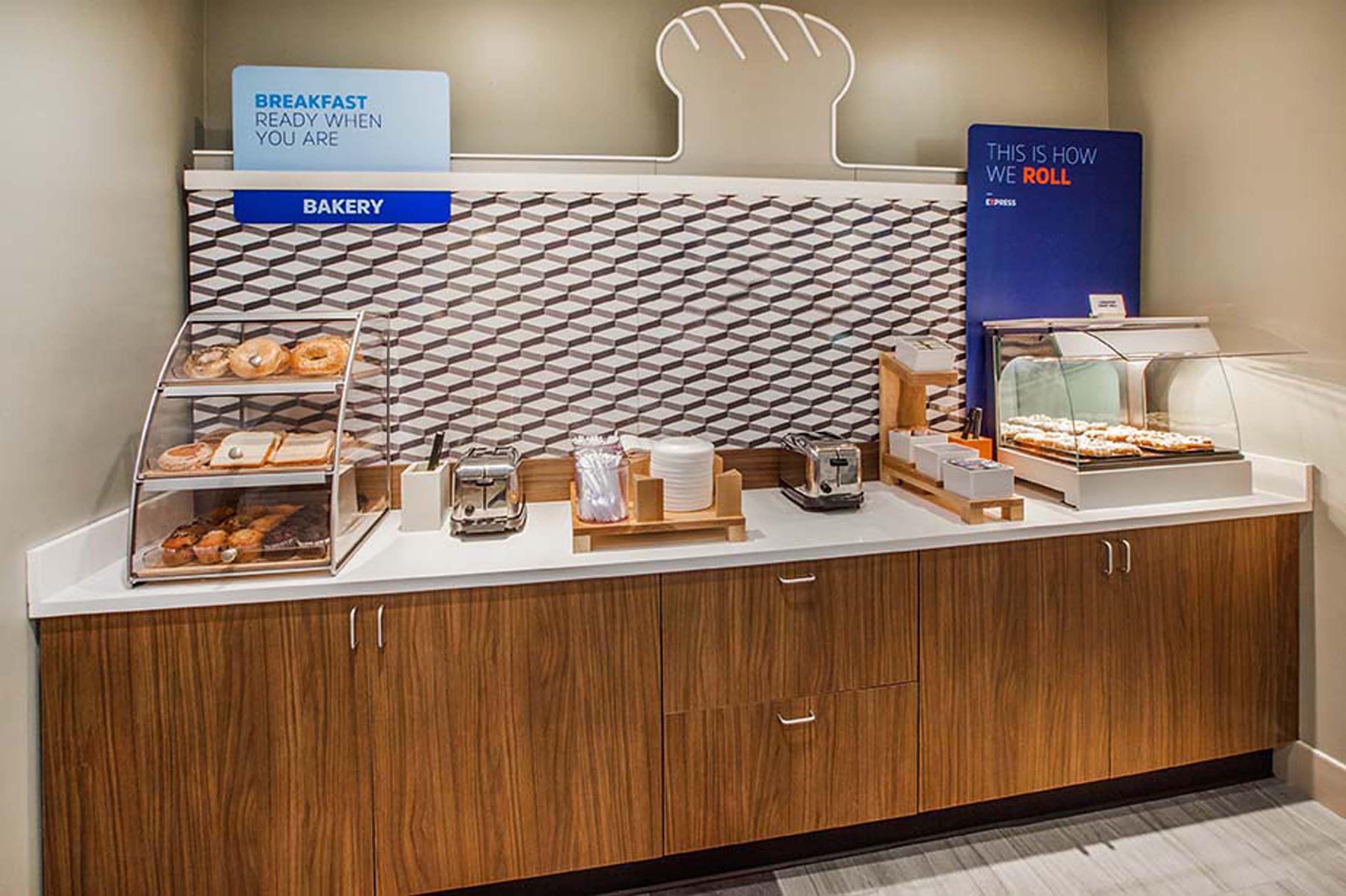Holiday Inn Express And Suites Alpine By Ihg Exteriör bild